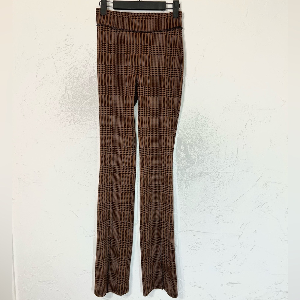 Alo Yoga High-Waist Flutter Flair Legging Pants Brown Houndstooth Plaid